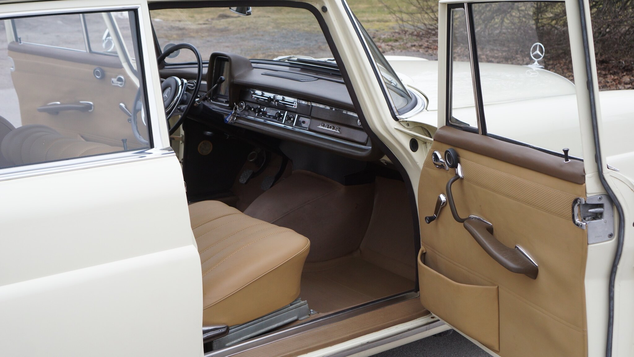 Interiörbild 1966 Mercedes-Benz 230 S