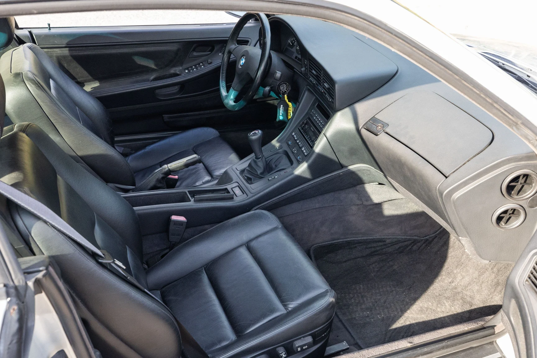 Interior image of 1991 BMW 850i (44)
