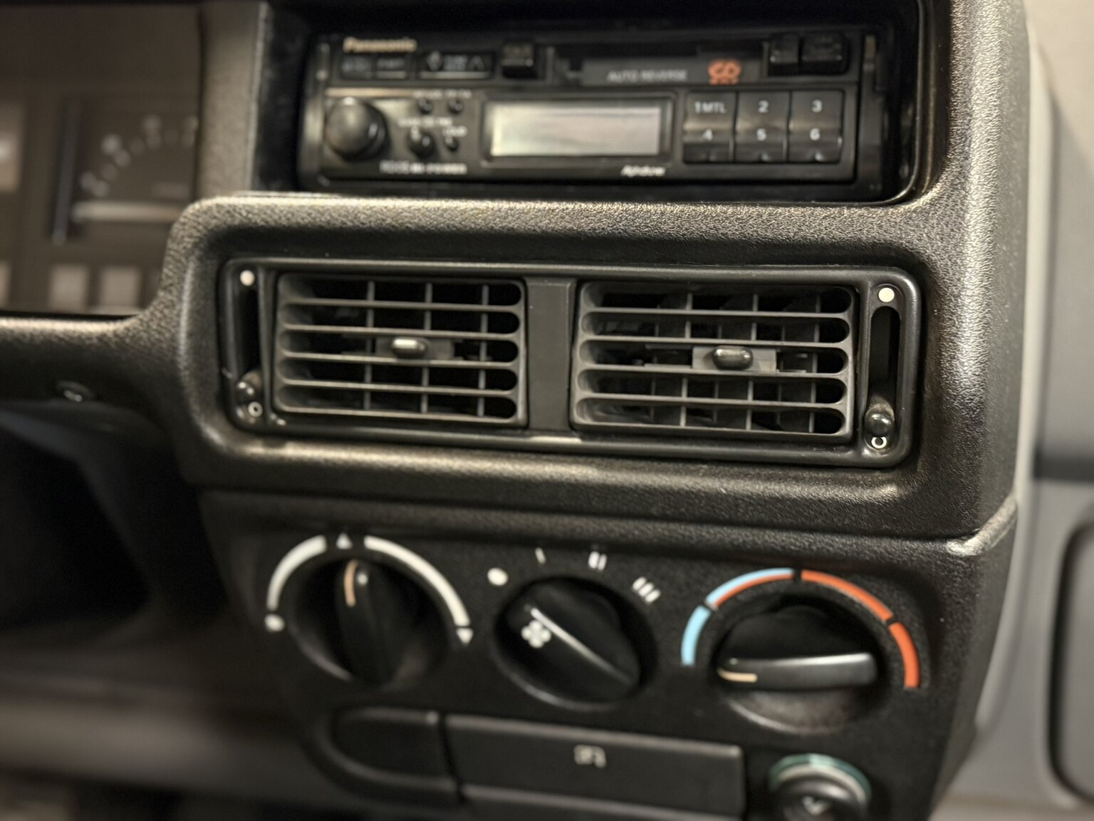 Innenraumfoto von 1988 Ford Fiesta XR2