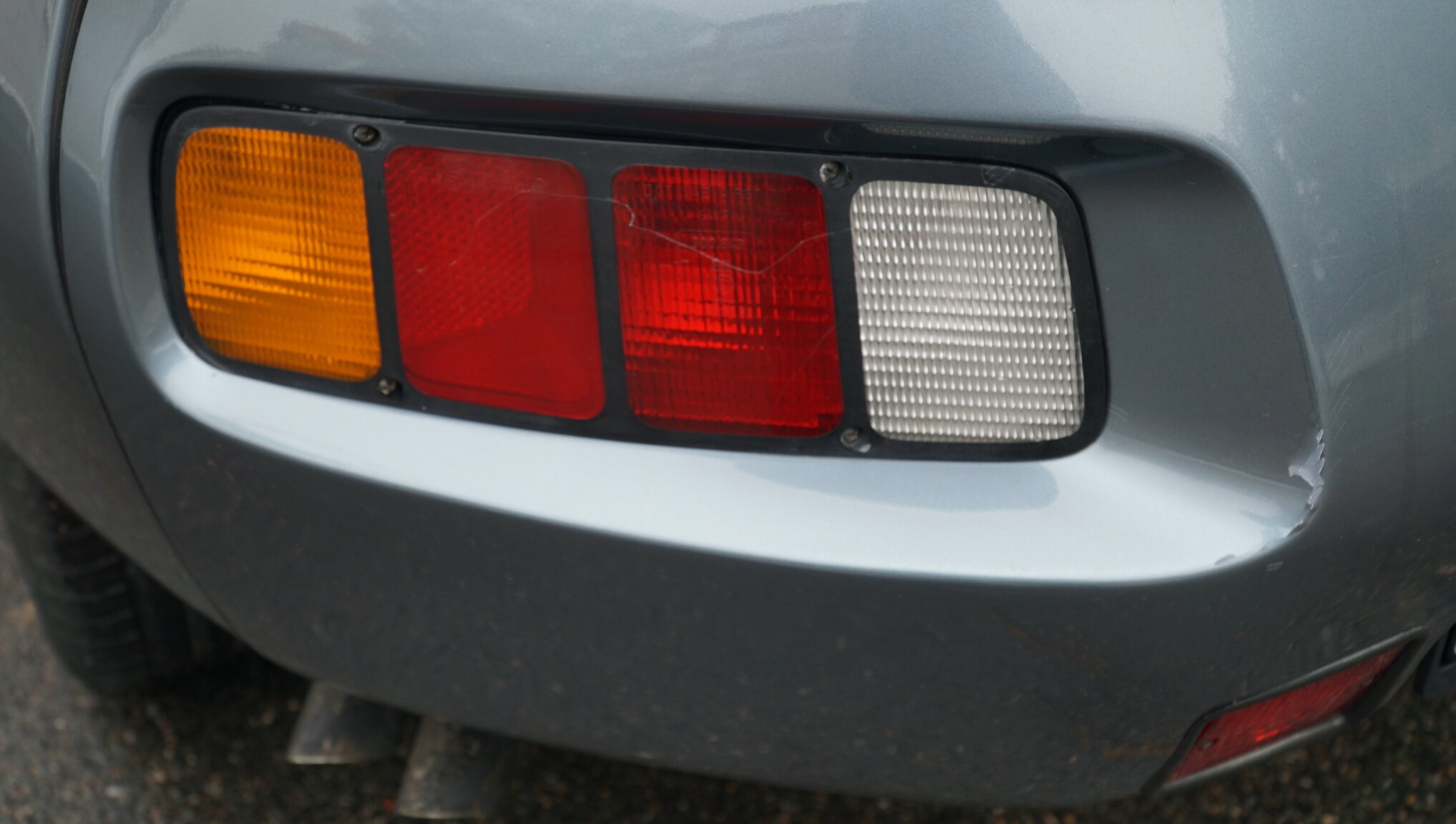 Exteriörbild på 1983 Porsche 928S (102)