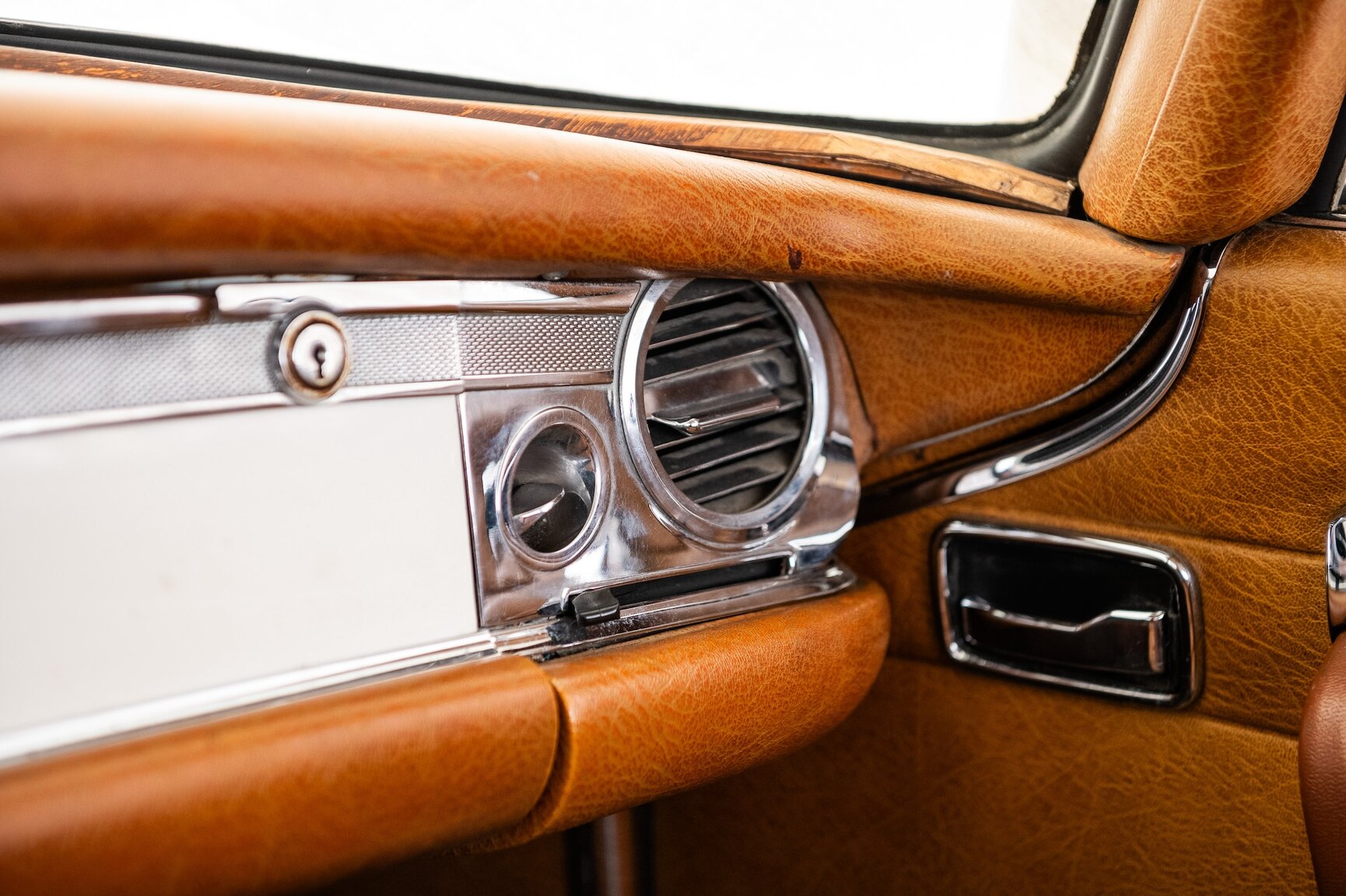 Innenraumfoto von 1968 Mercedes-Benz 280 SL Pagoda (11)