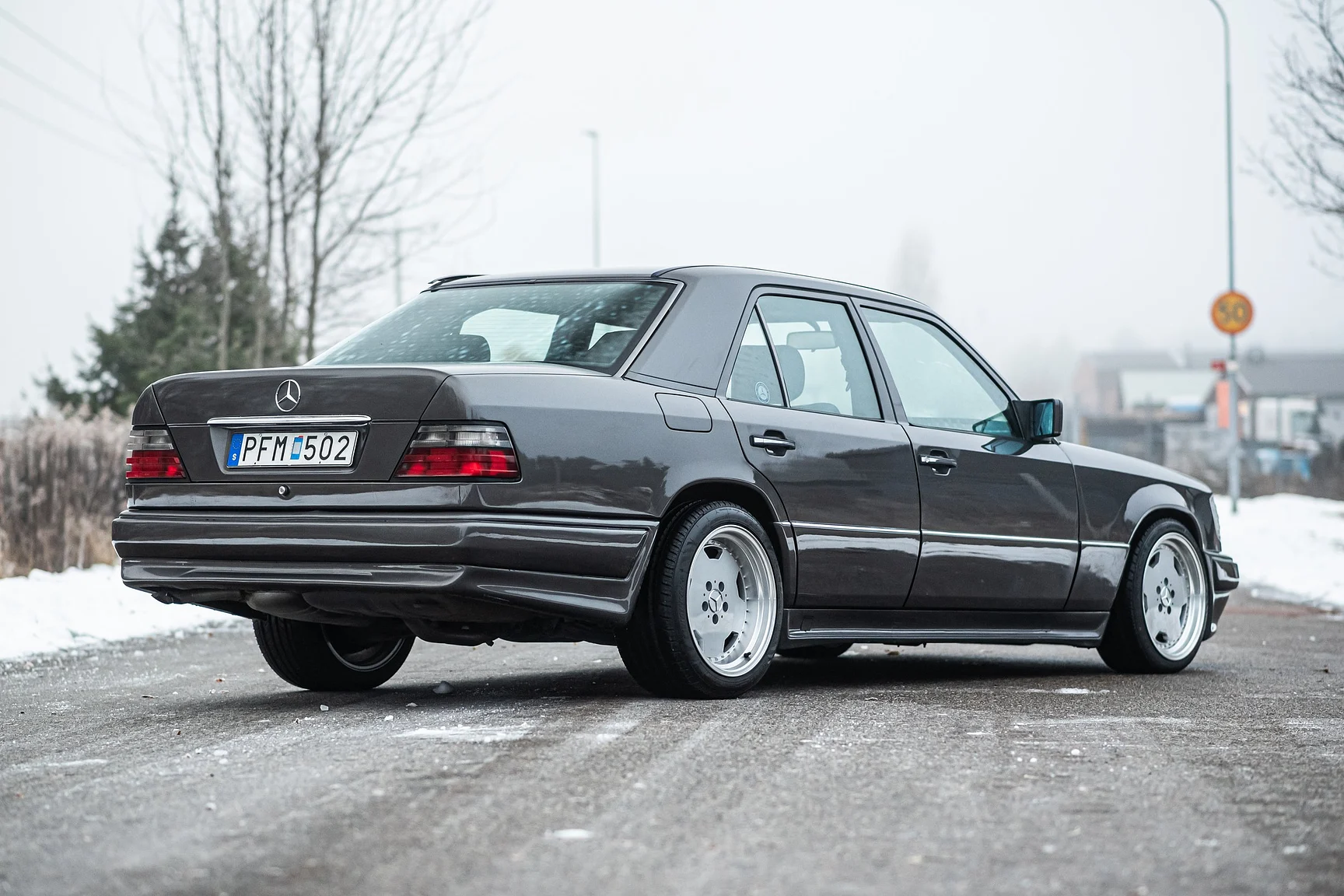 Exterior image of 1993 Mercedes-Benz E 320 "AMG" (5)