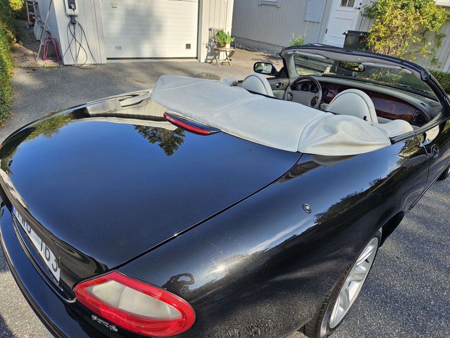 Exteriörbild på 1998 Jaguar XK8 Cabriolet