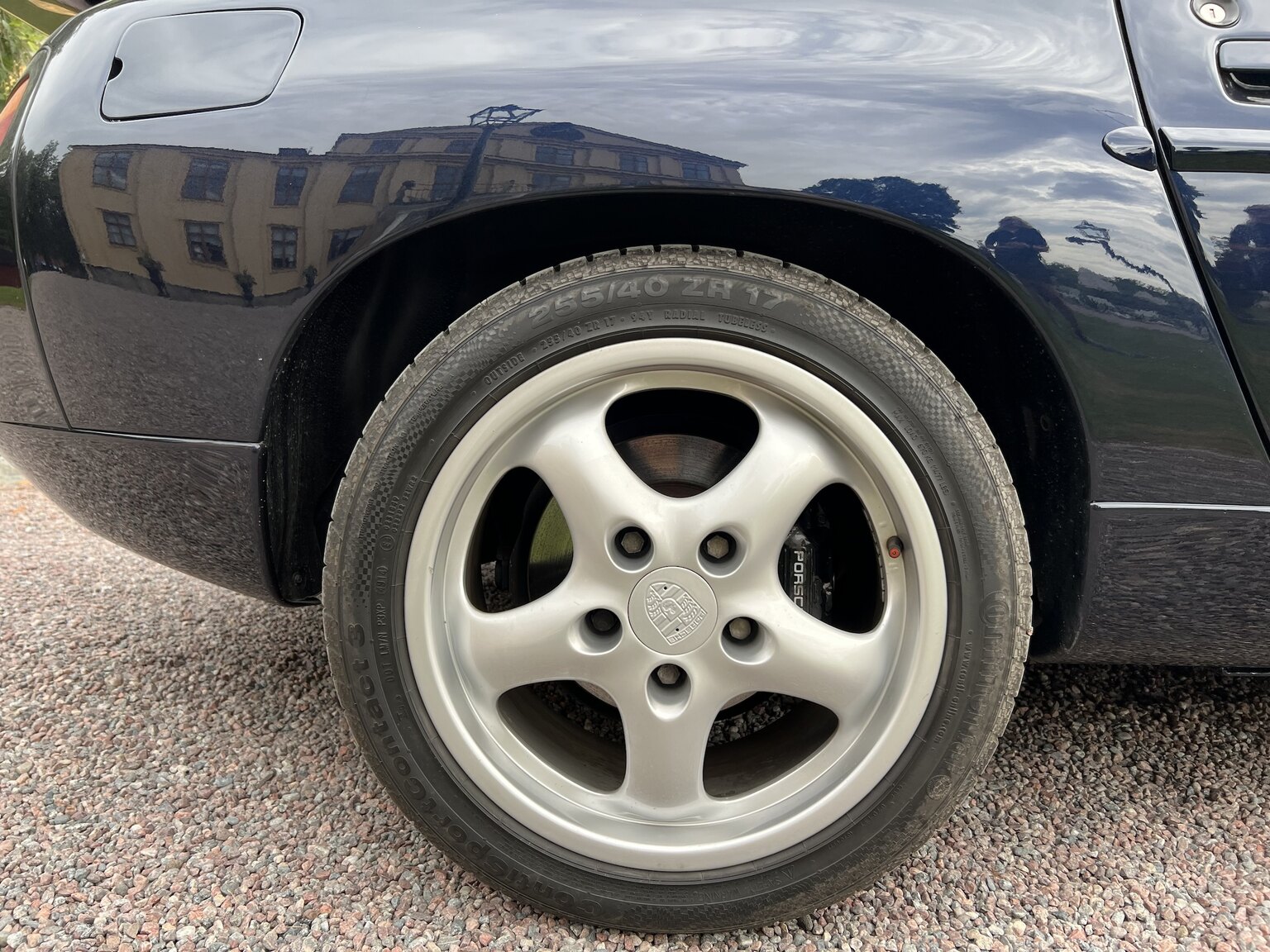 Exterior image of 1993 Porsche 928 GTS