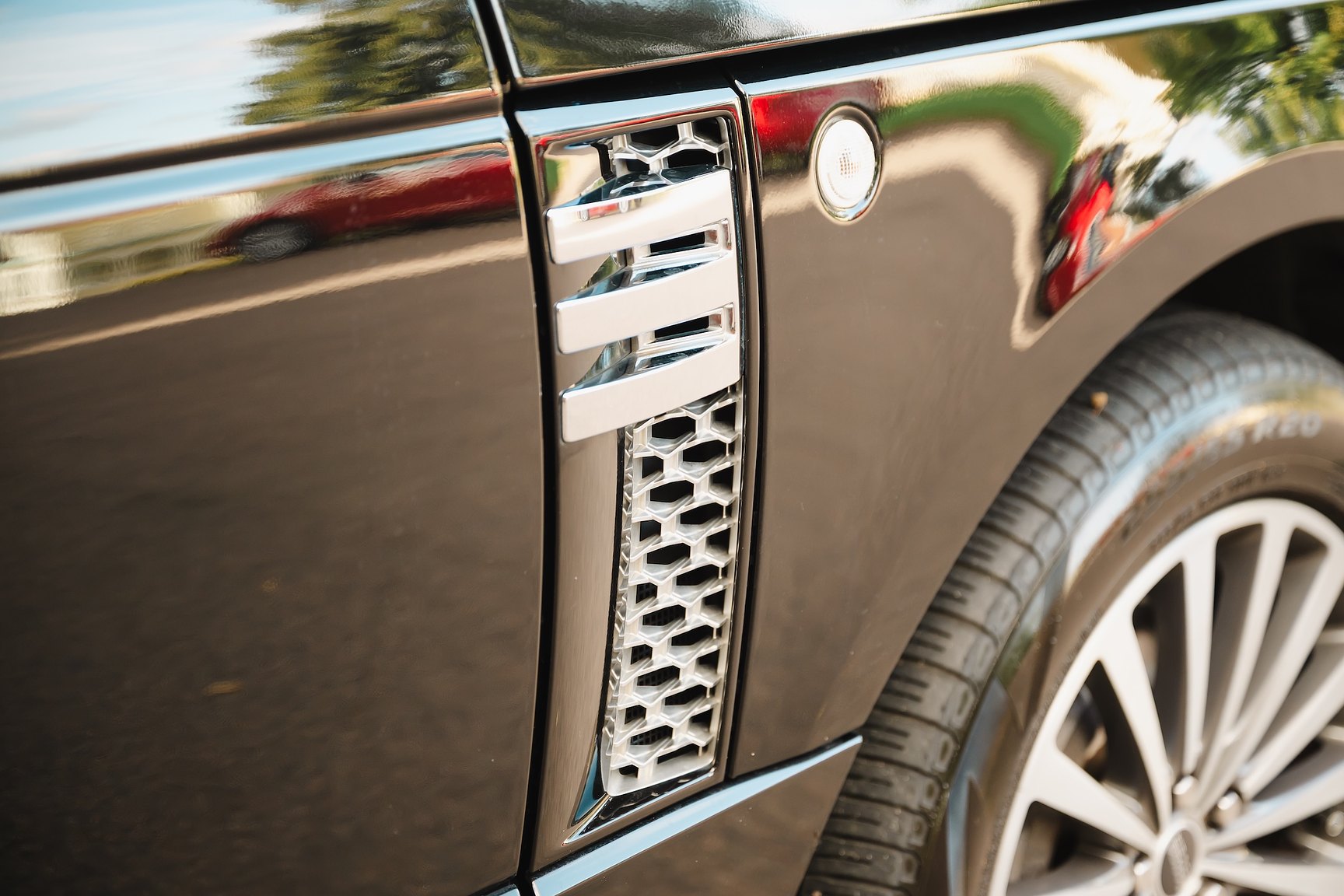 Exterior image of 2012 Range Rover 4.4 TDV8 Westminster 