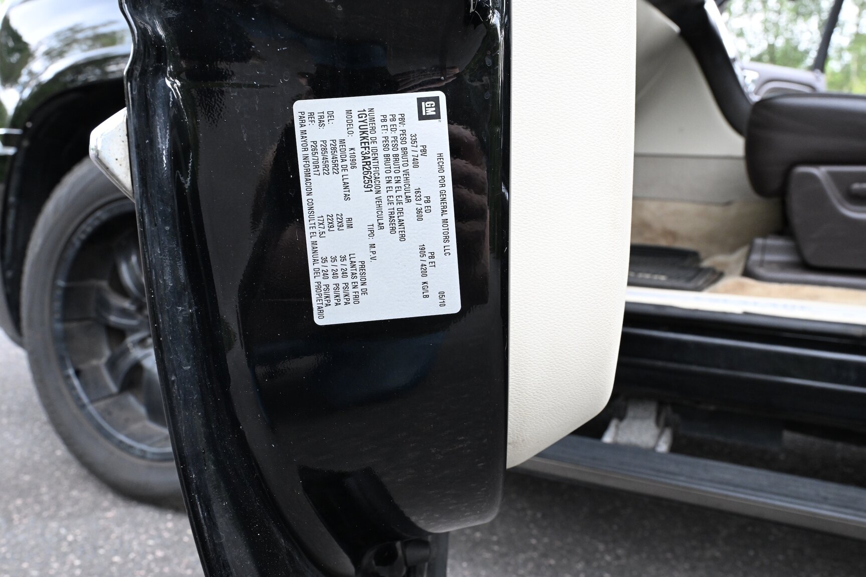 Interior image of 2010 Cadillac Escalade ESV 6.2 Flexfuel