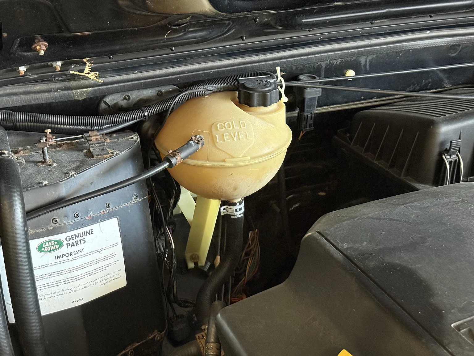 Image of 2000 Land Rover Defender 110 Tomb Raider mechanics (6)