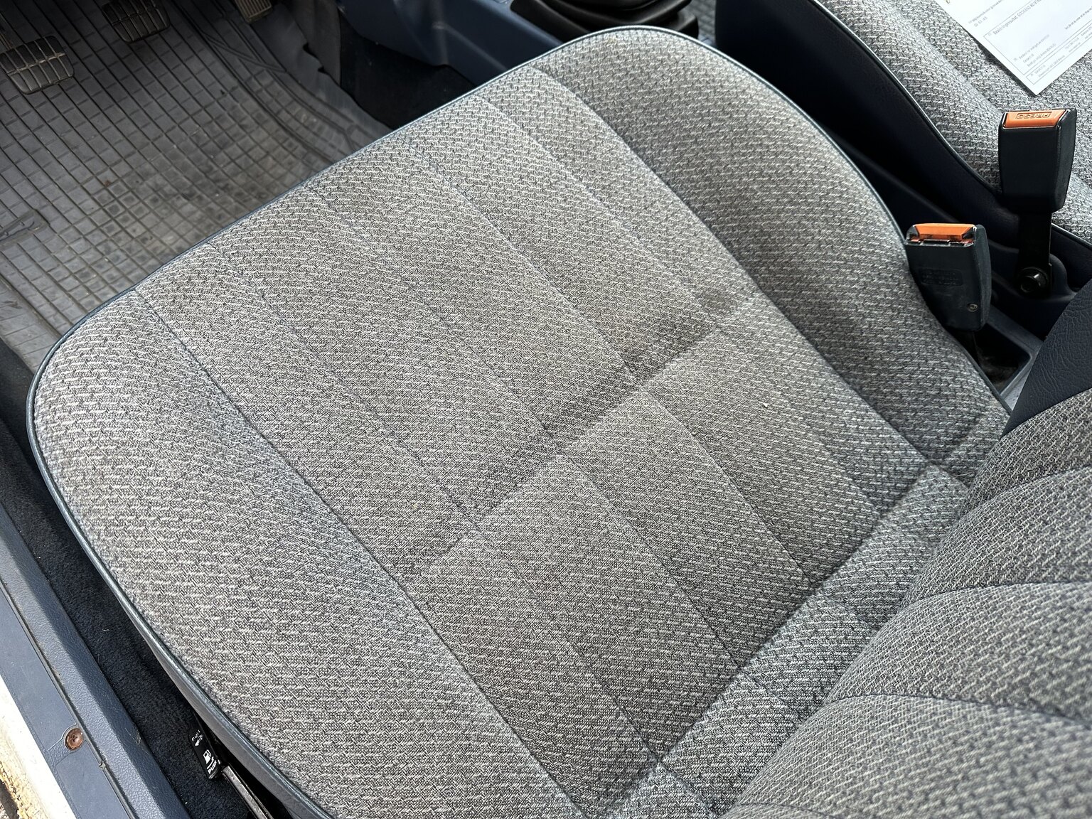 Innenraumfoto von 1988 Nissan Sunny (9)