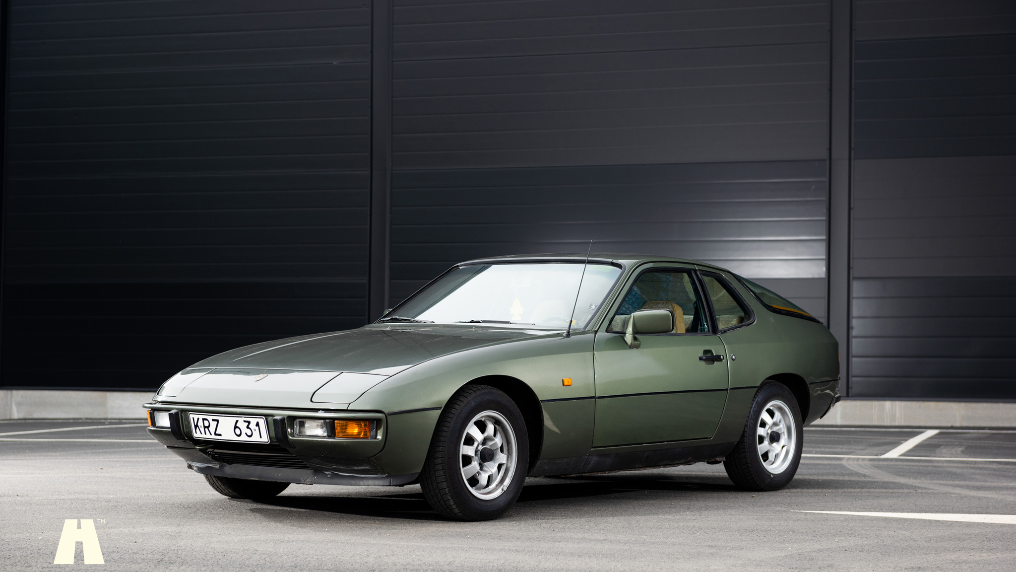 Exterior image of 1981 Porsche 924 (12)