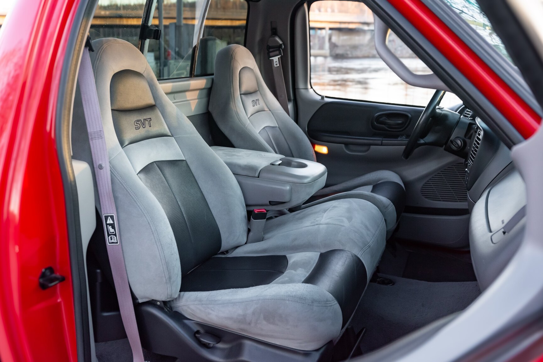 Interior image of 2000 FORD F-150 SVT Lightning