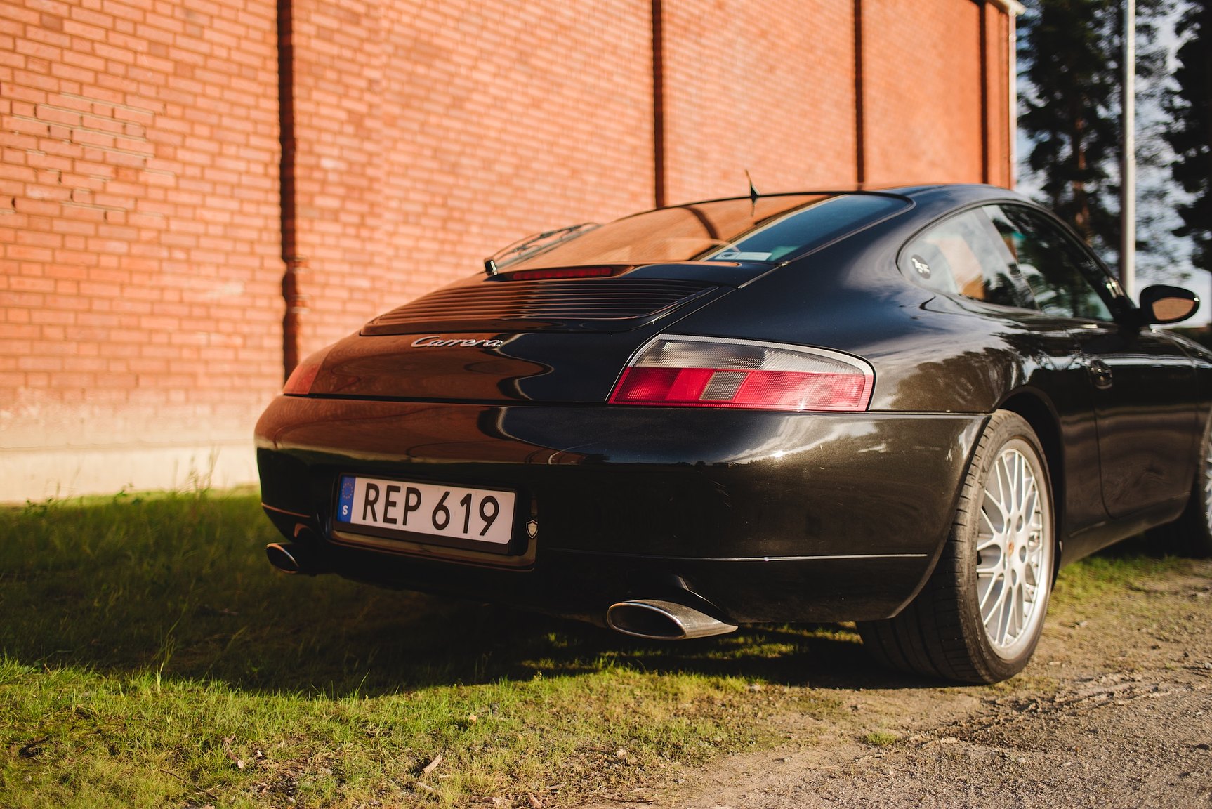 Exterior image of 1998 Porsche 996 Carrera 