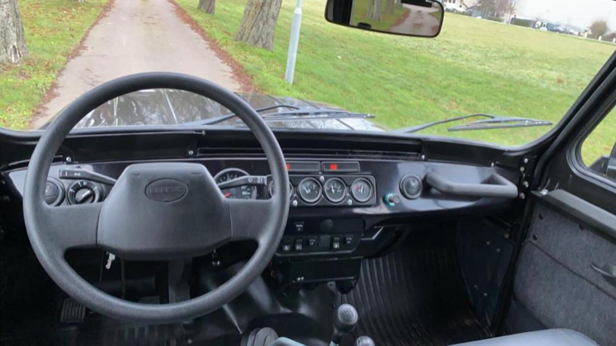 Innenraumfoto von 2017 UAZ Hunter (3)