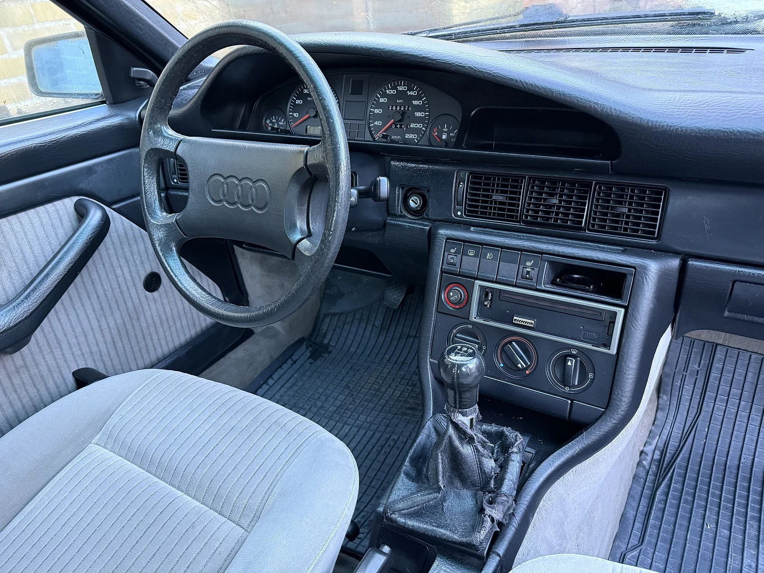 Interiörbild 1990 Audi 100 Avant (32)