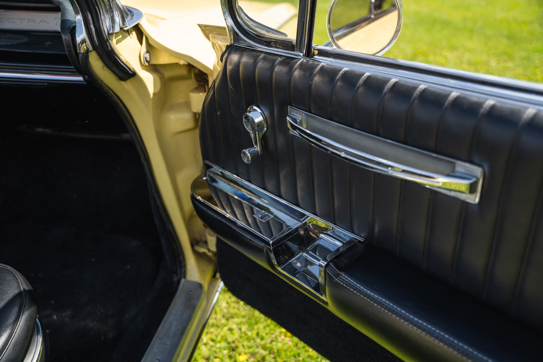 Innenraumfoto von 1961 Buick Electra 225 cab (19)