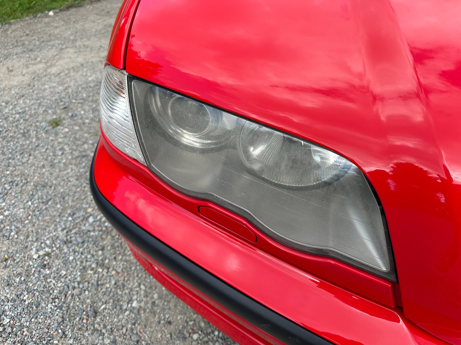 Exterior image of 2001 BMW 330Xi