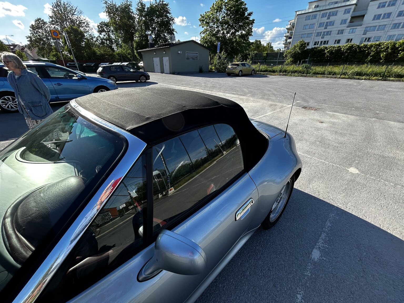 Exterior image of 1999 BMW Z3 2.8i (37)