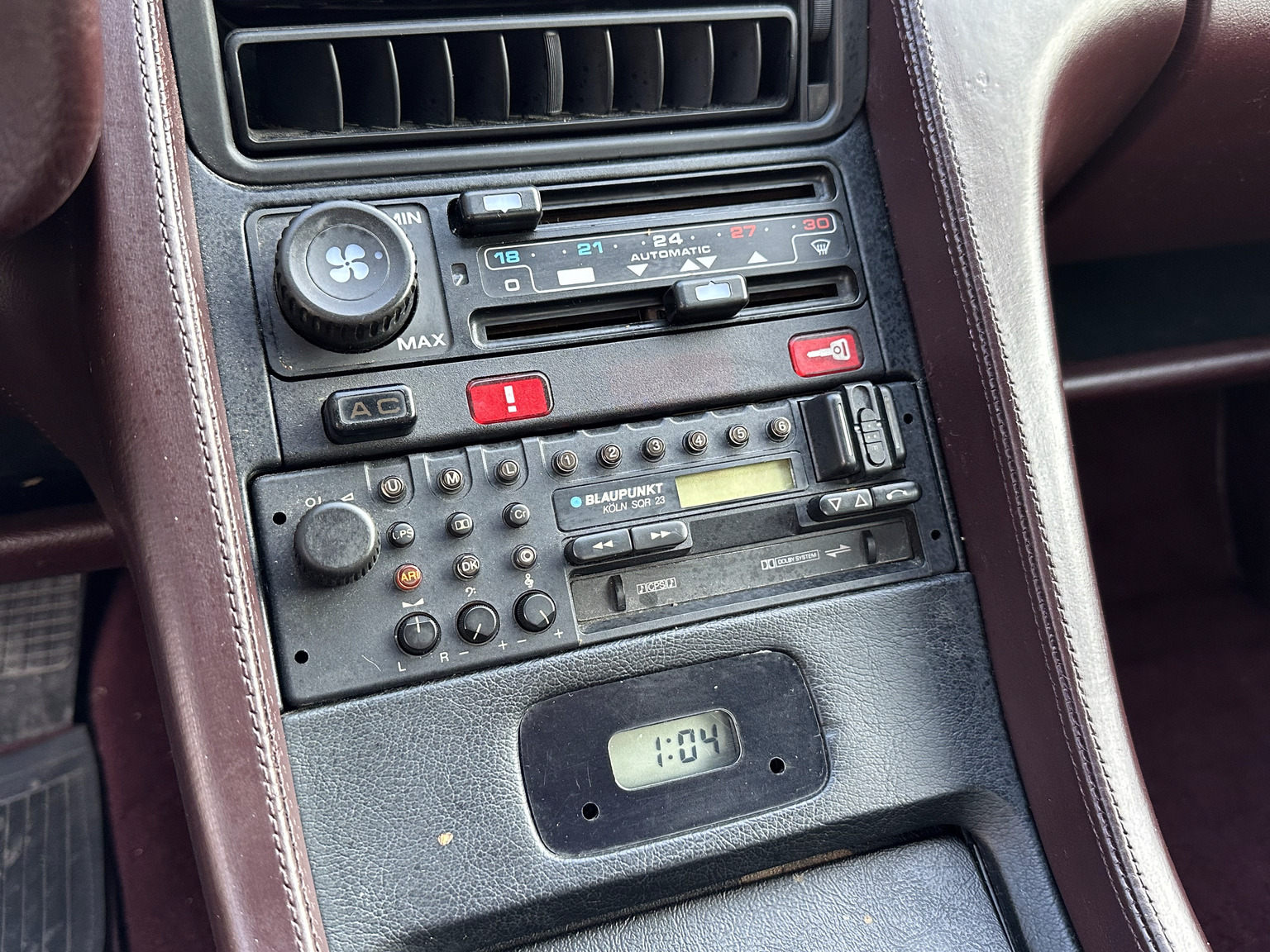 Interior image of 1985 Porsche 928 (13)