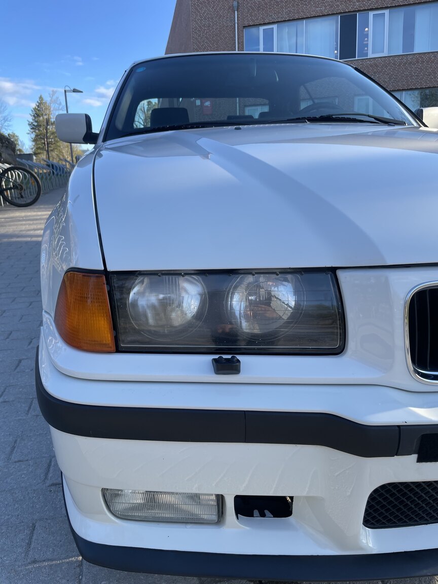 Exterior image of 1995 BMW 328 iA Convertible