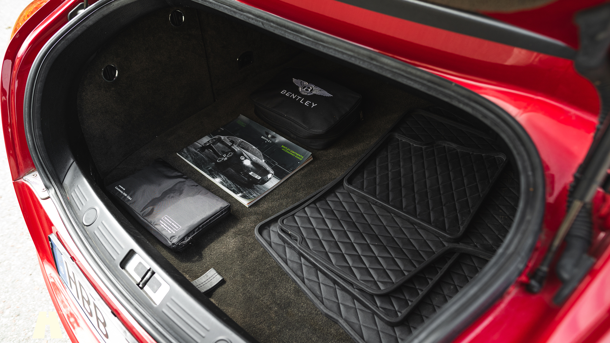 Innenraumfoto von 2013 Bentley Continental GT V8 (58)