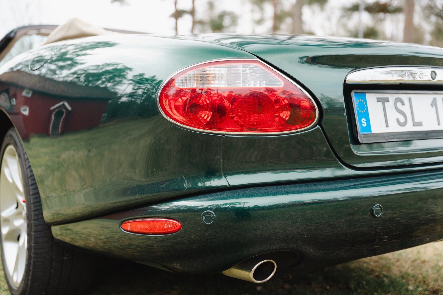 Exterior image of 2003 Jaguar XK8 Cabriolet