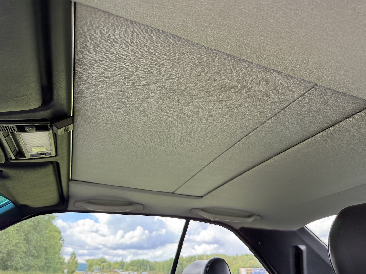 Interior image of 1990 Mercedes-Benz 300CE-24