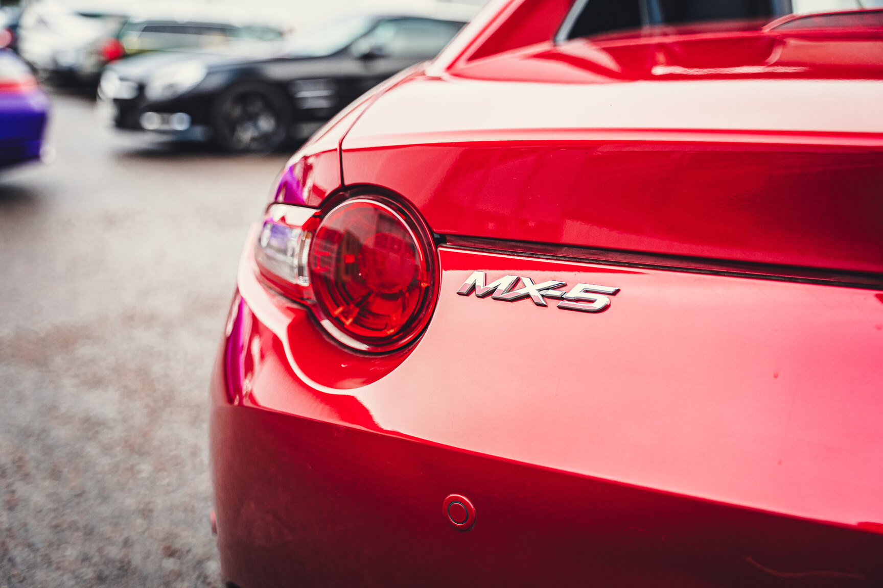 Exteriörbild på 2017 Mazda MX-5 RF - Ett sista race