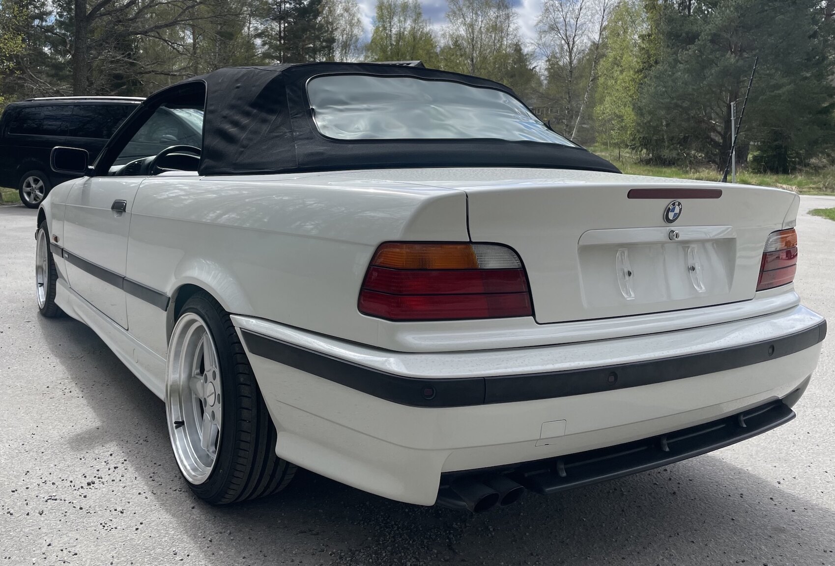 Exterior image of 1995 BMW 328 iA Convertible