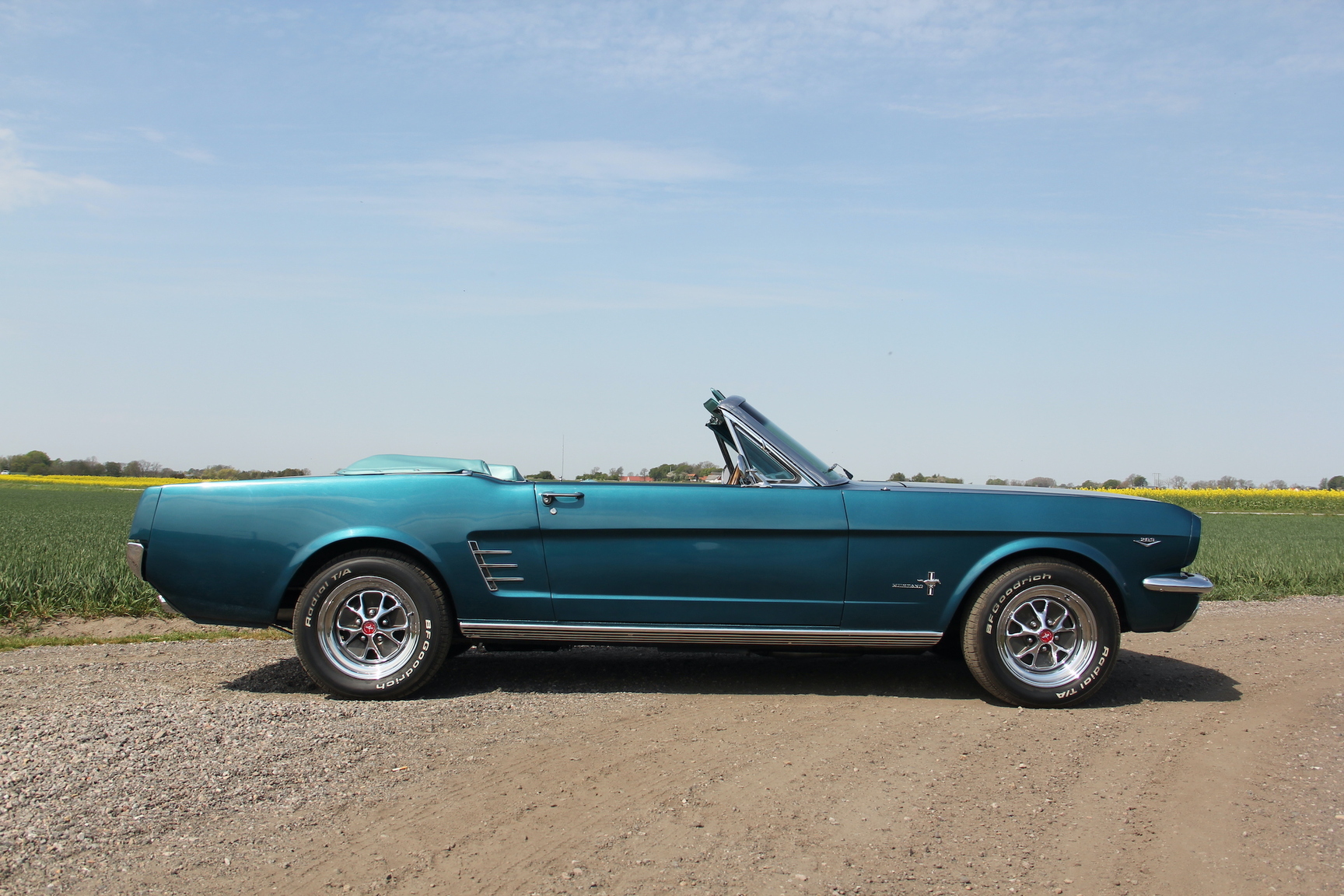 Exterior image of 1966 Ford Mustang 289 Cabriolet (7)