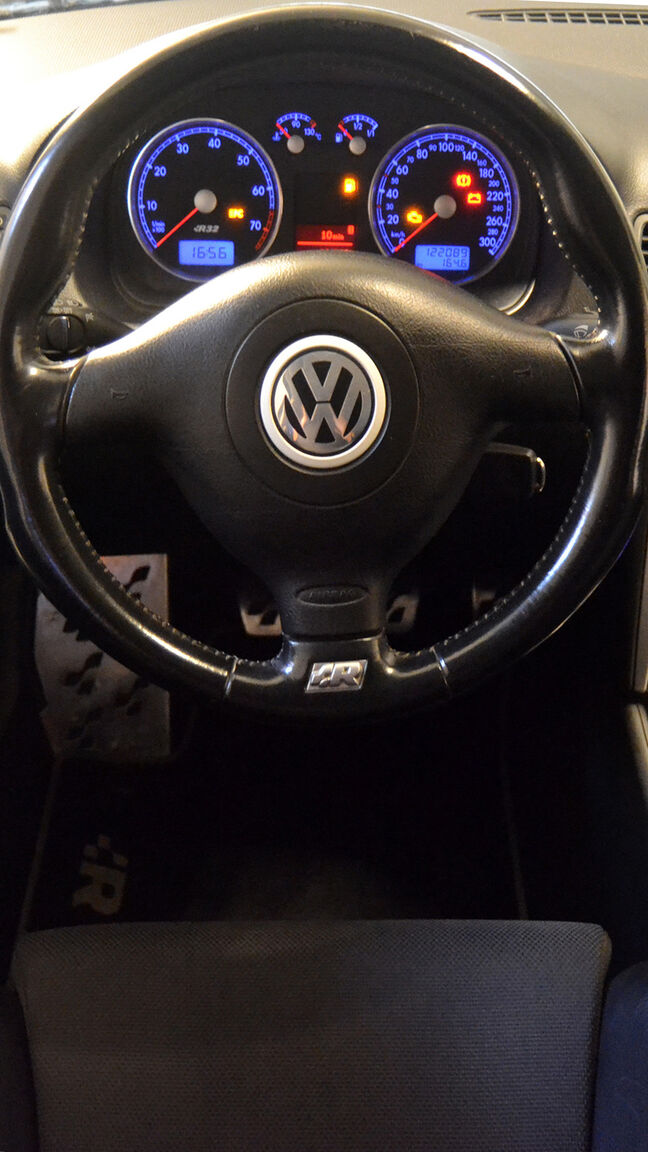 Interiörbild 2003 Volkswagen Golf R32 MK4 (1)
