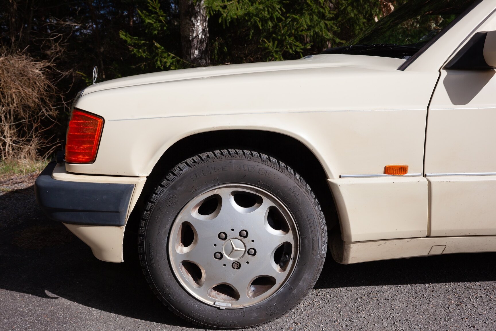 Exteriörbild på 1993 Mercedes-Benz 190 E 2.0