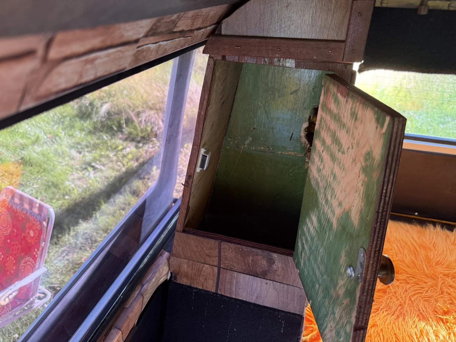 Innenraumfoto von 1975 Volkswagen Transporter Campervan (77)