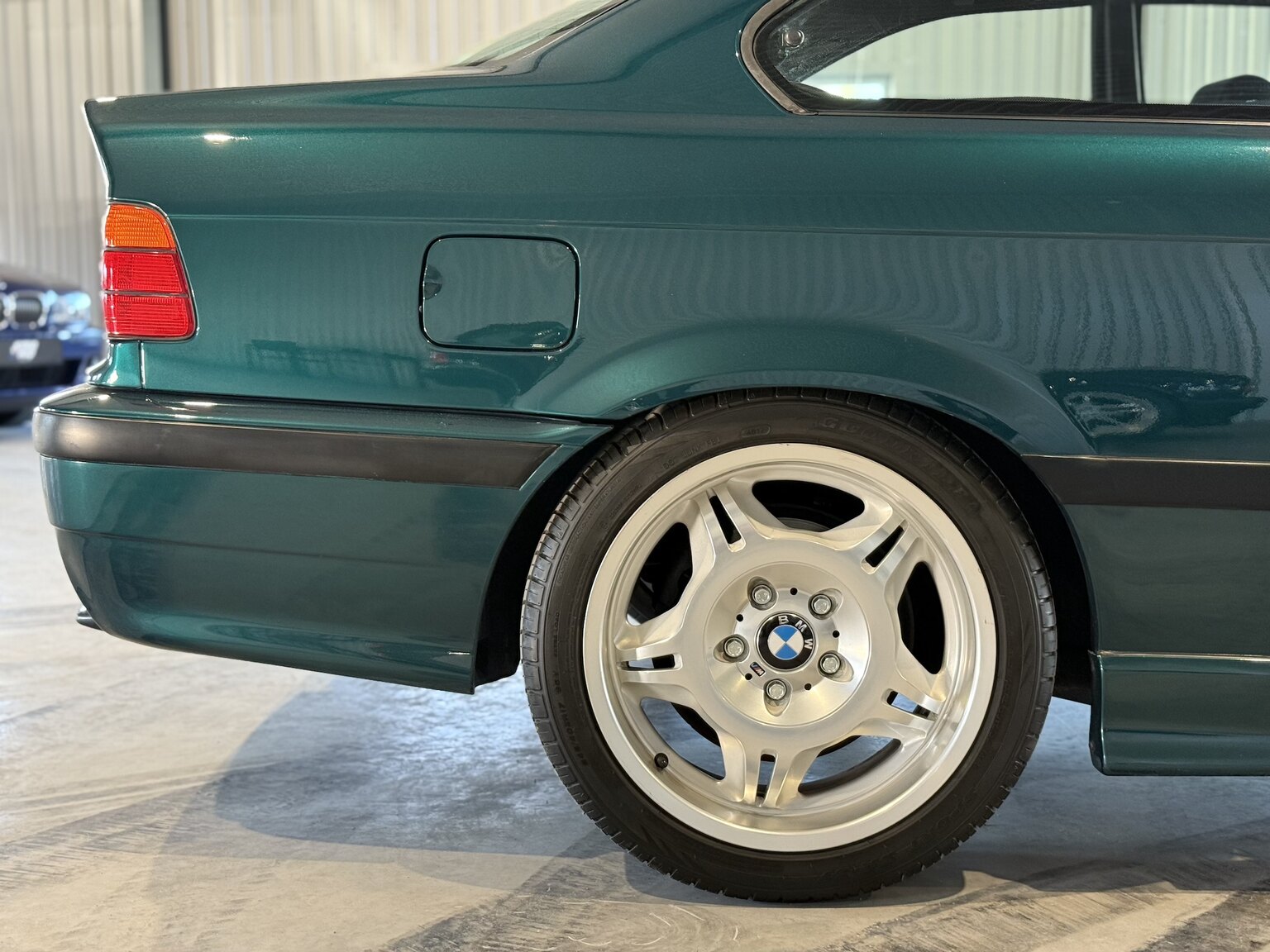 Exteriörbild på 1995 BMW 325i Coupé AVUS Edition "No Reserve Auction"