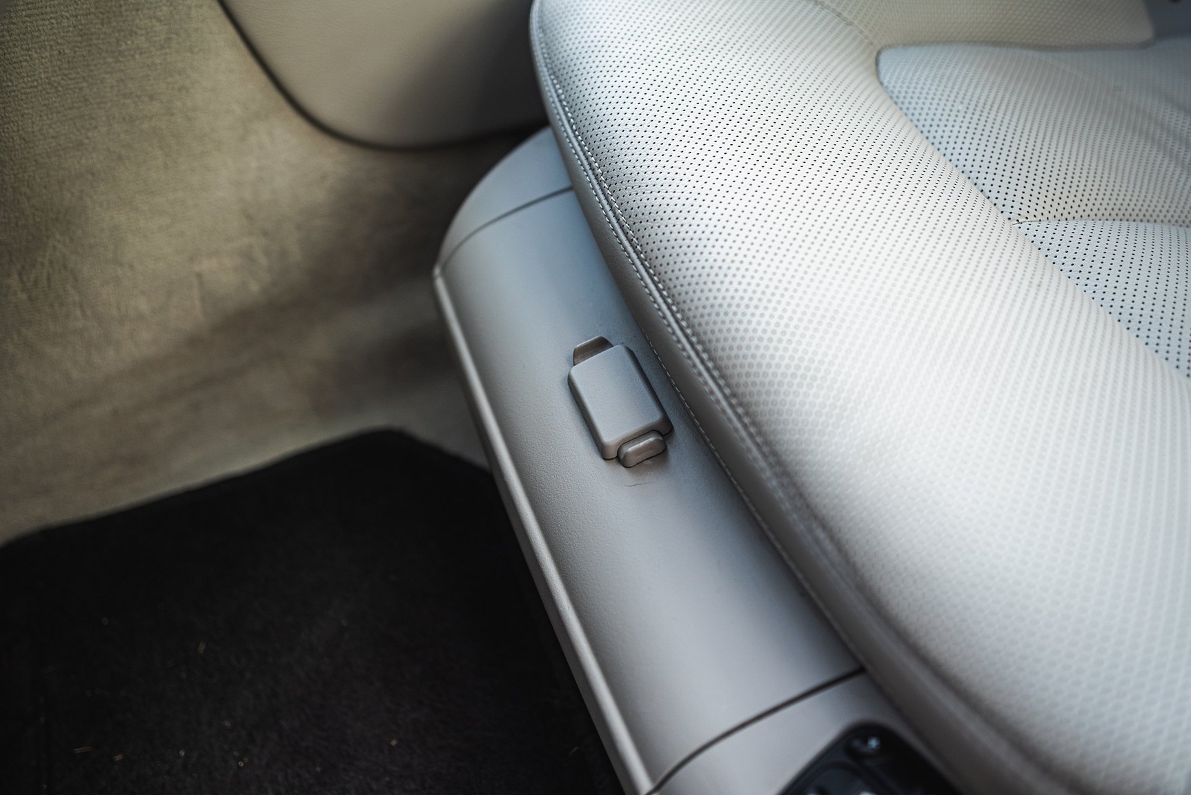 Interior image of 2000 Mercedes-Benz CL 500