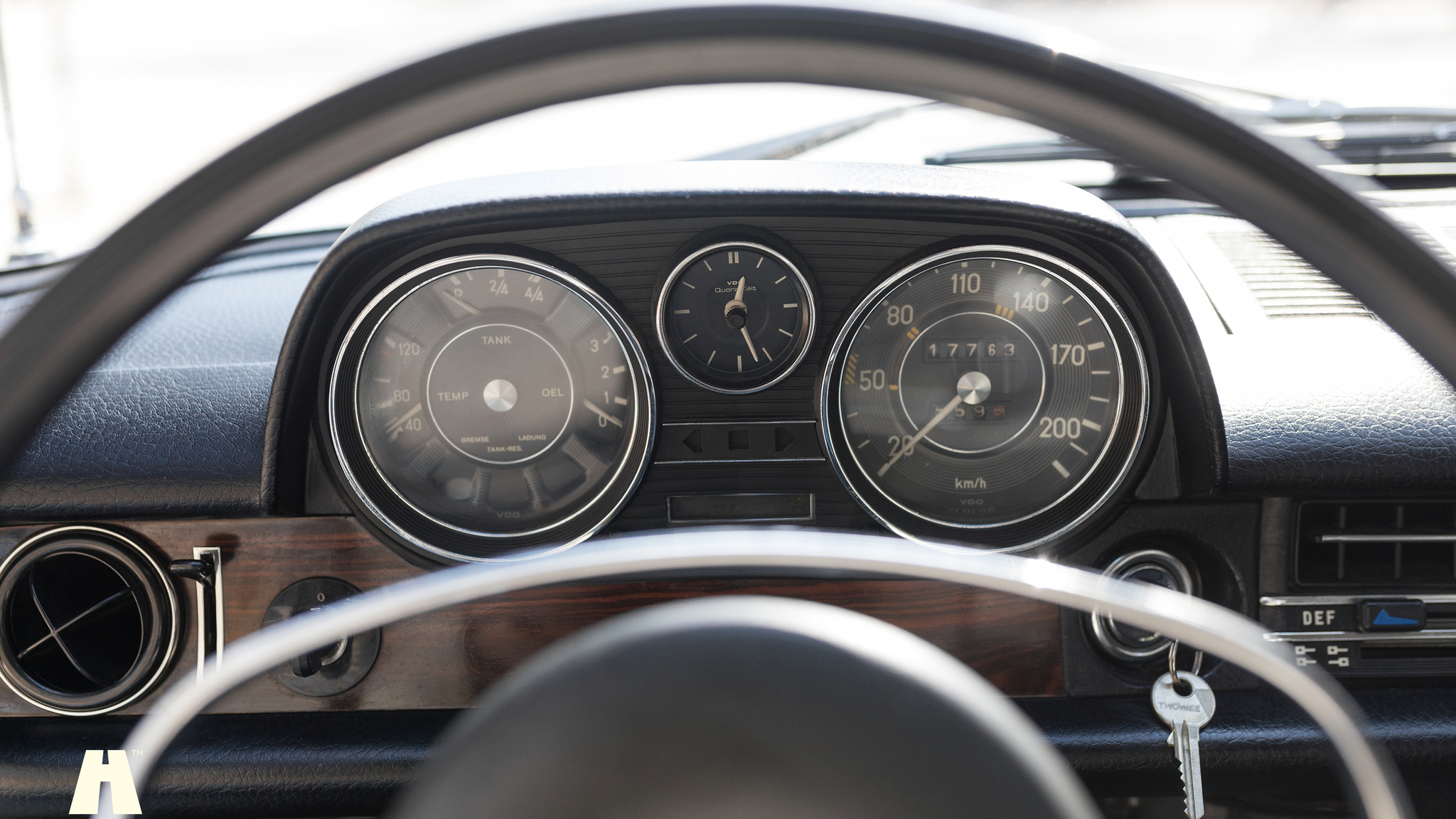 Interiörbild 1970 Mercedes 250 CE