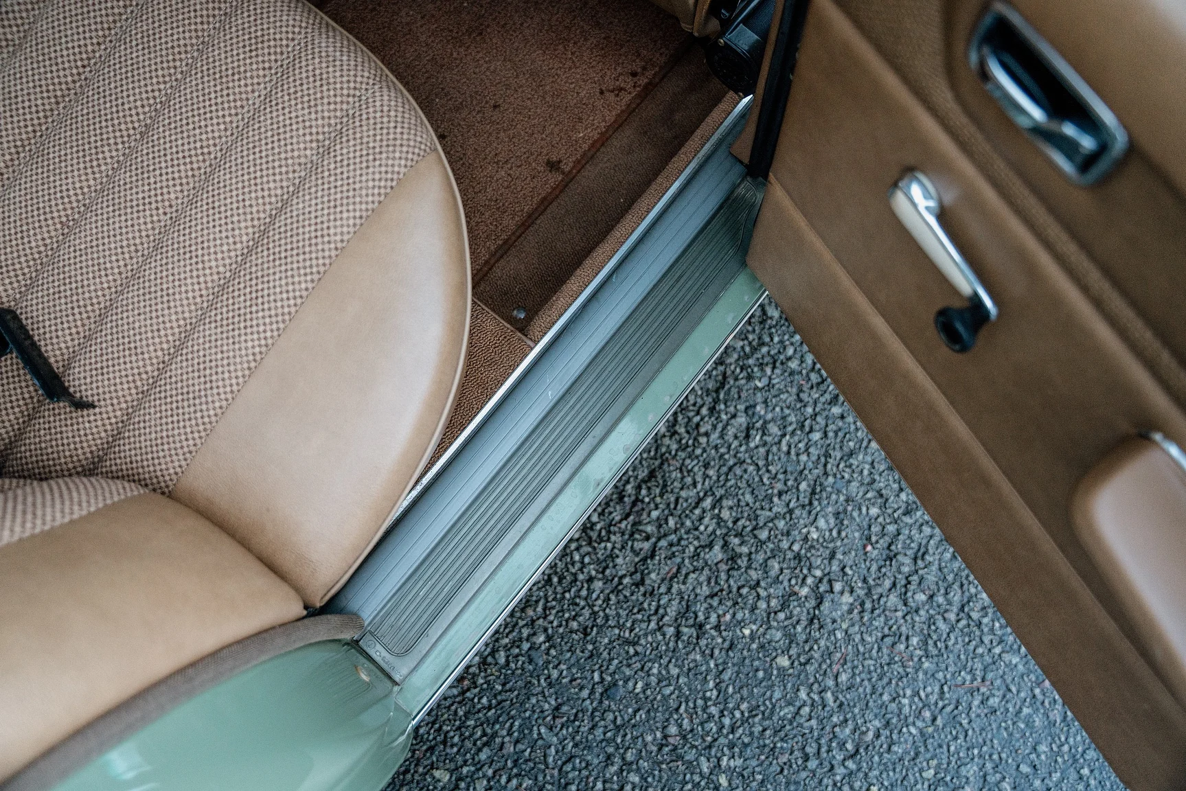 Interior image of 1975 Mercedes-Benz 240 D 3.0 (37)