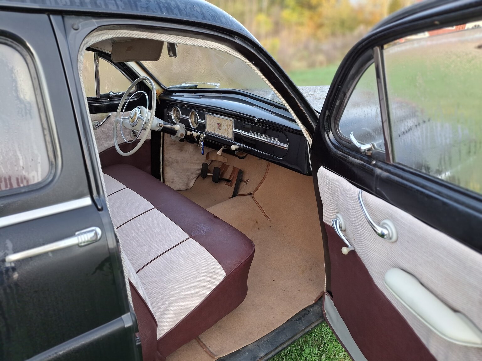 Interior image of 1954 Ford Vedette 3.9 V8
