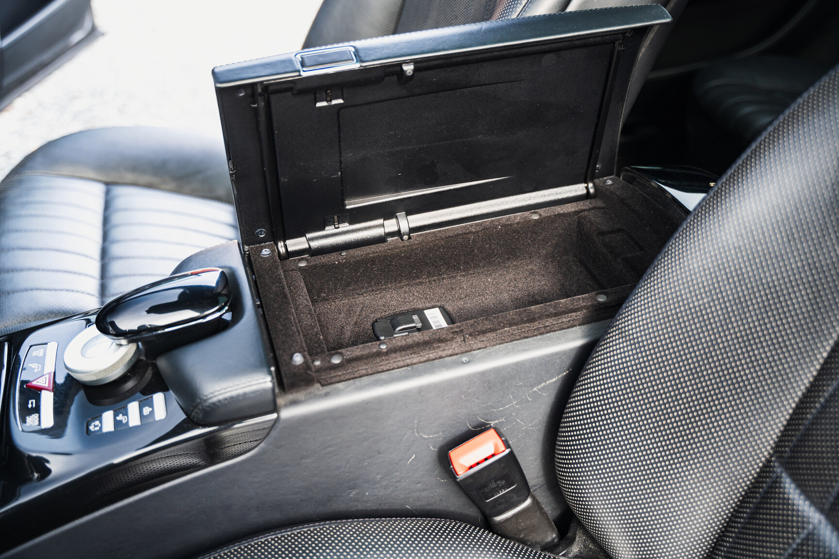 Interior image of 2011 Mercedes-Benz S600 (38)