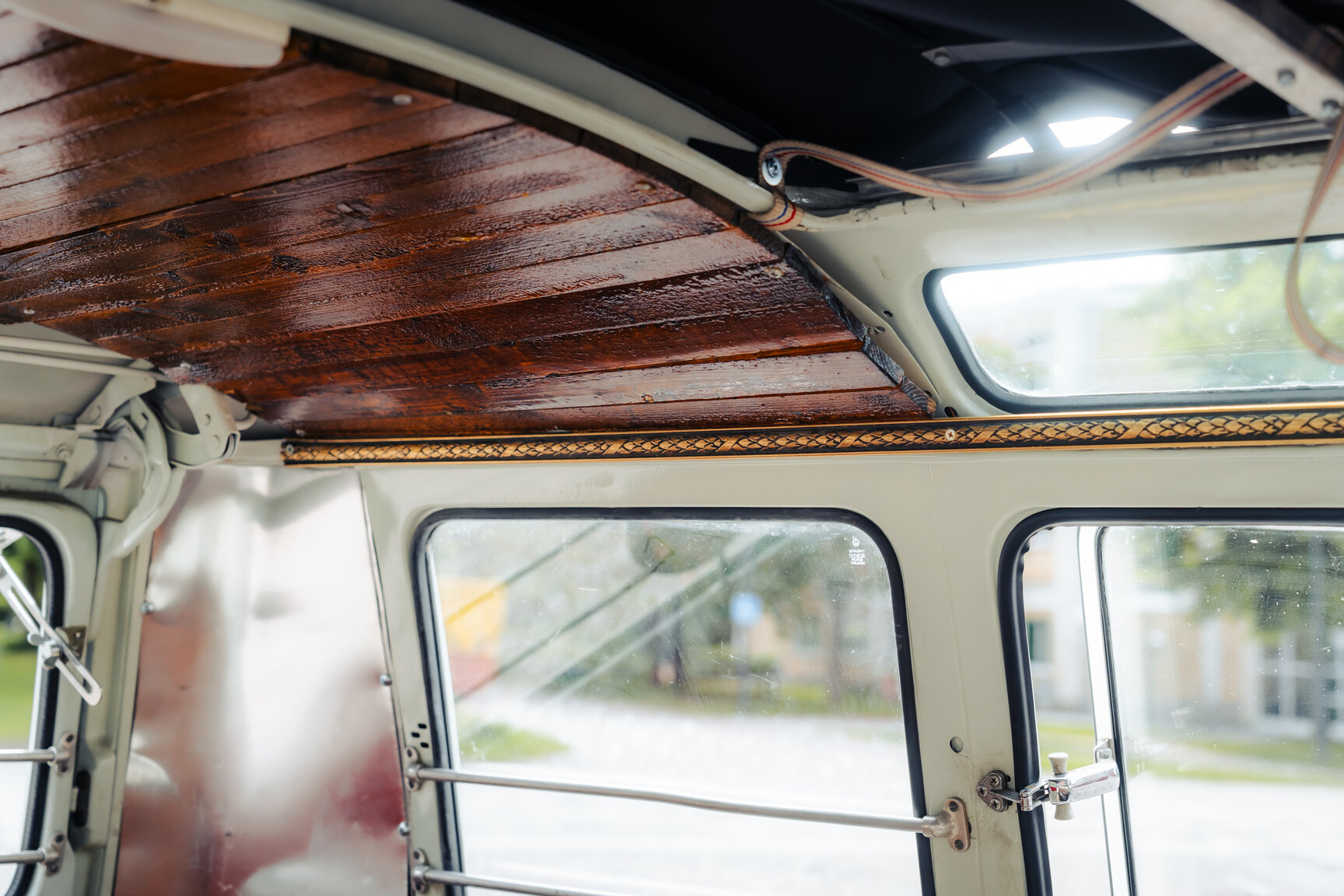 Interiörbild 1964 Volkswagen Kleinbus Transporter 1500 Deluxe “21-fönsters Samba”