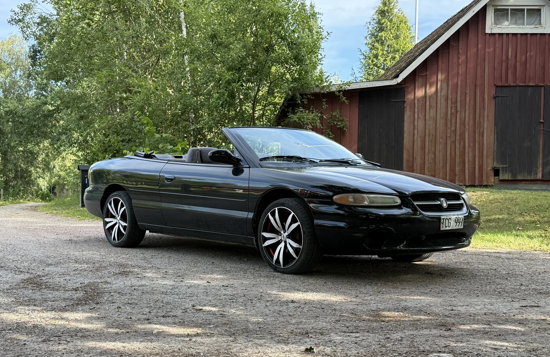 Exterior image of 1997 Chrysler Sebring Cabriolet (1)