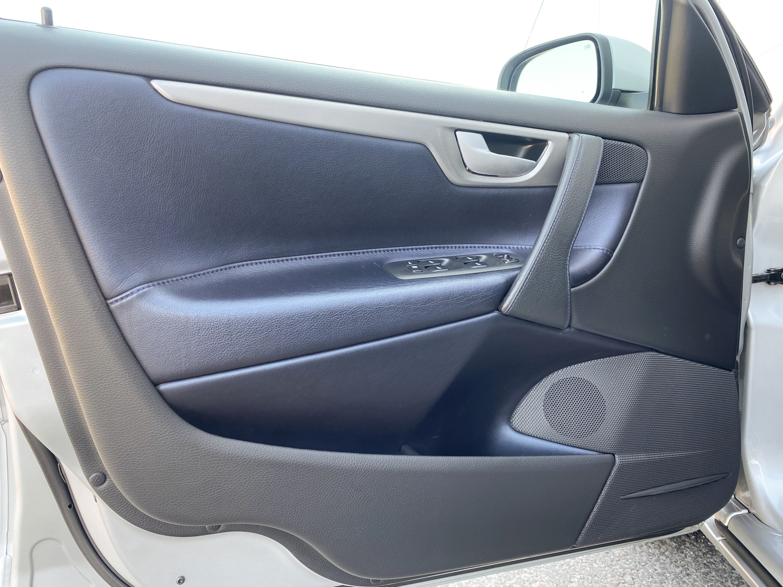 Innenraumfoto von 2005 Volvo V70 R AWD (3)