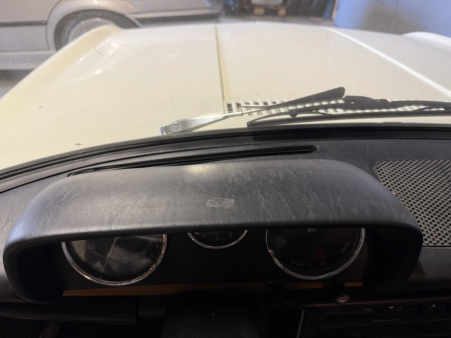 Innenraumfoto von 1970 BMW New Class 4-dörrars Sedan (33)