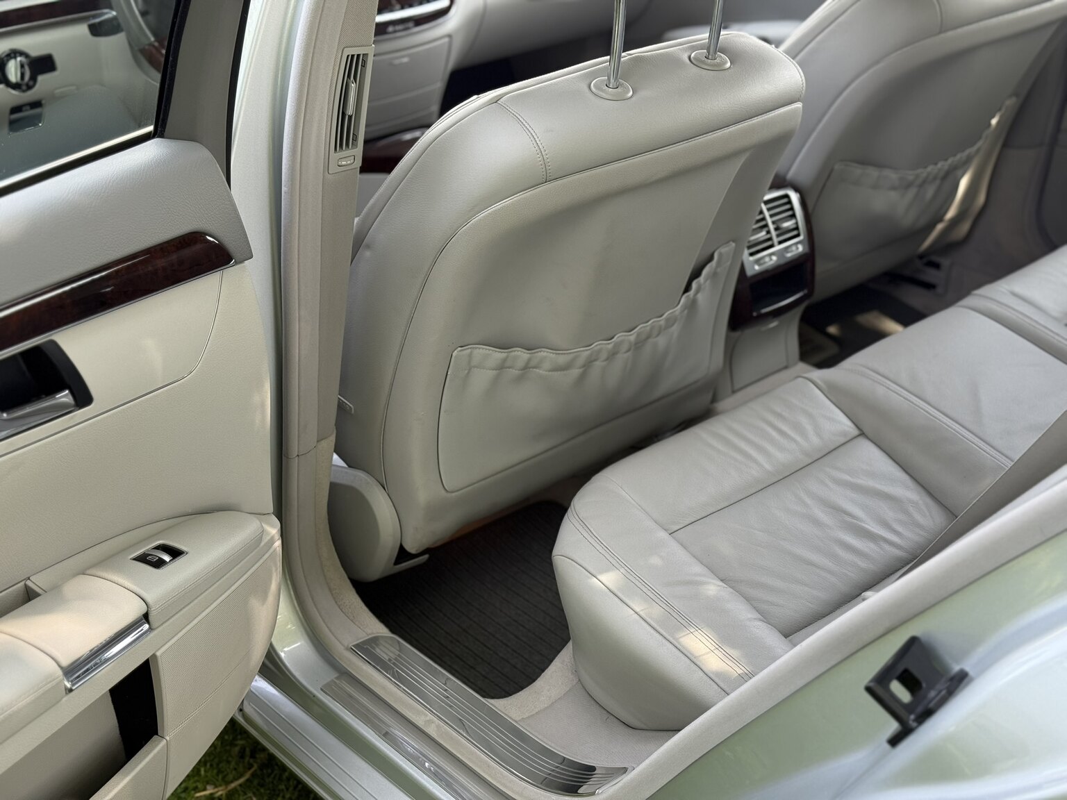 Interior image of 2011 Mercedes-Benz S 500 4MATIC 