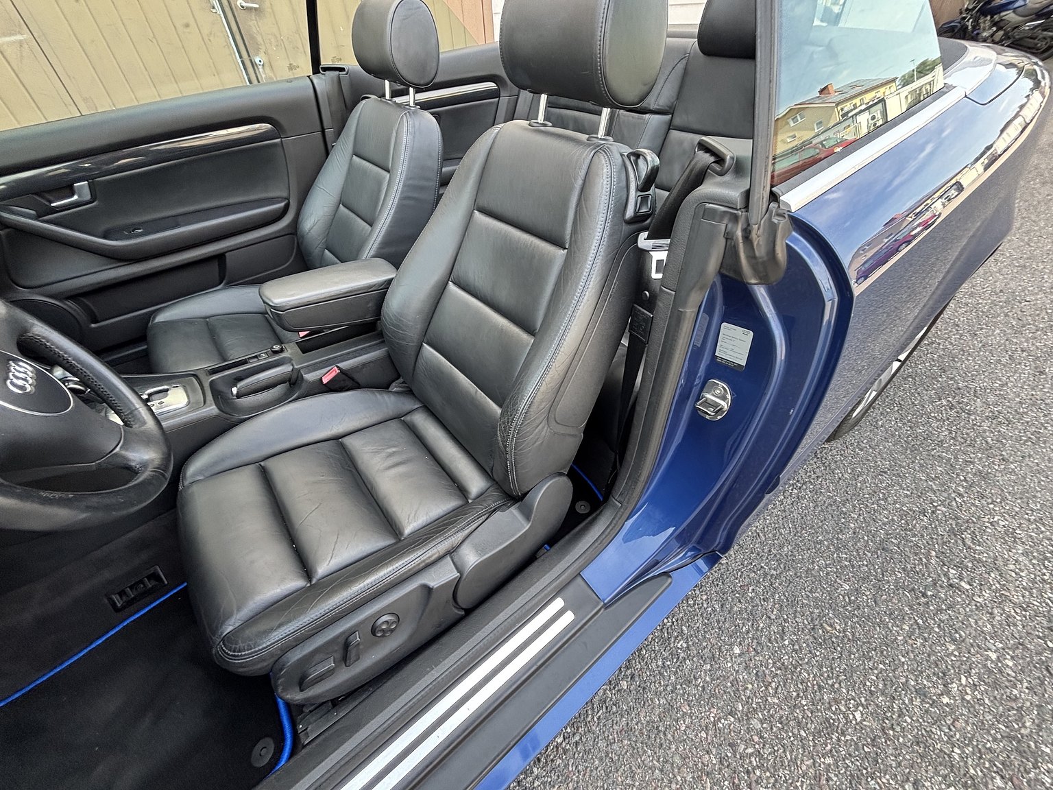Interior image of 2003 Audi A4 Cabriolet 2.4 V6 Multitronic