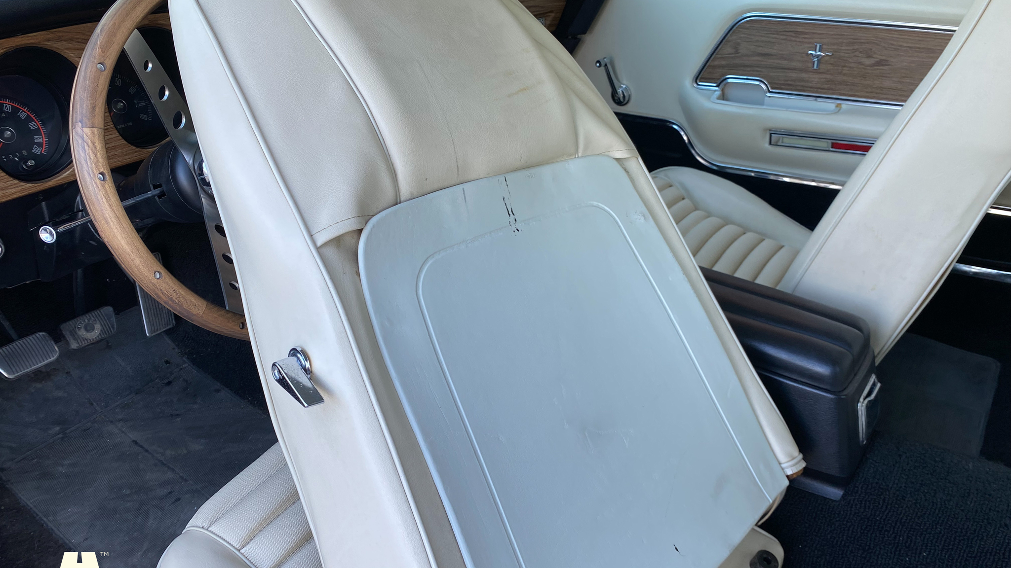 Interior image of 1969 Ford Mustang Mach 1 (34)