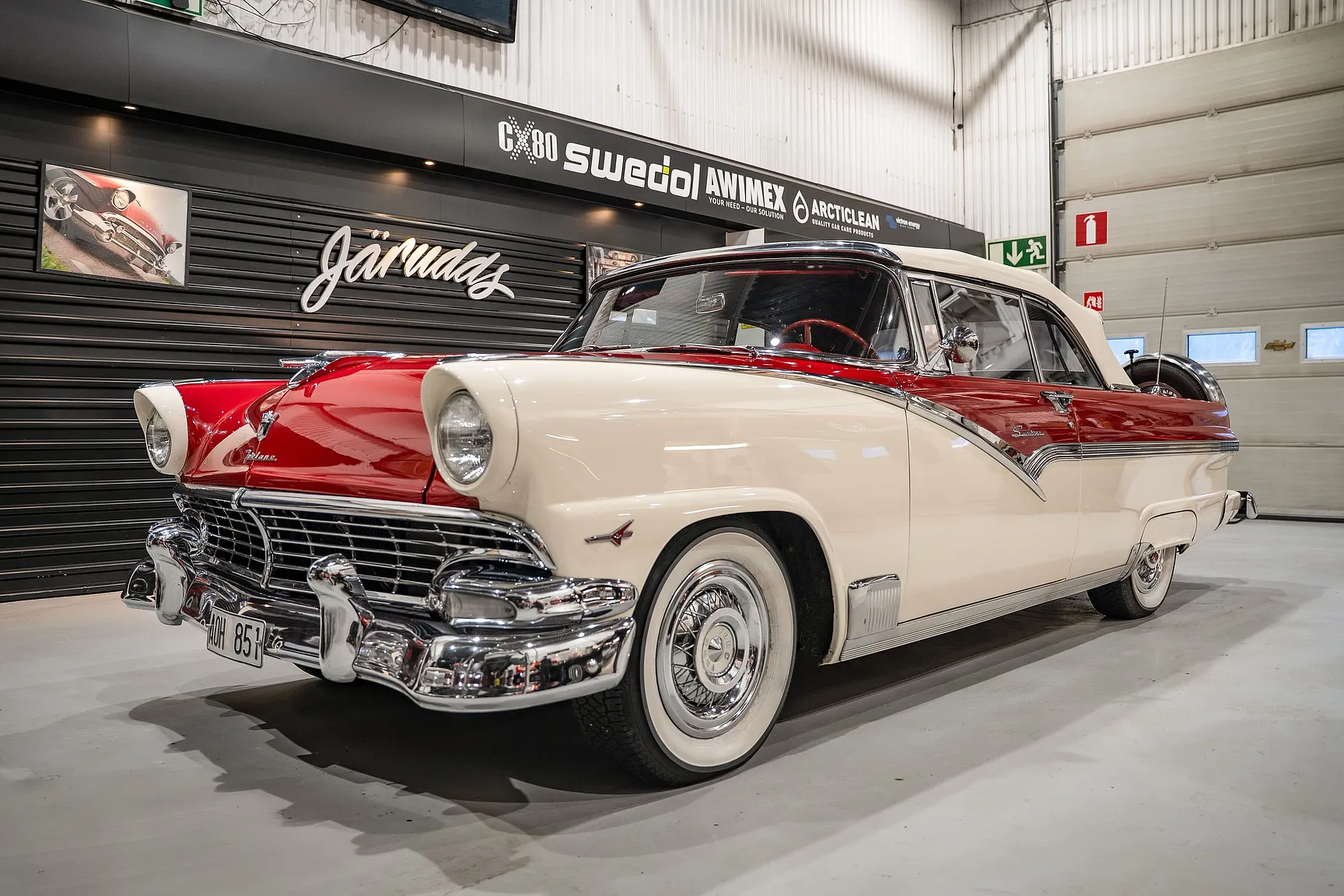 Exterior image of 1956 Ford Fairline Sunliner V8 (13)