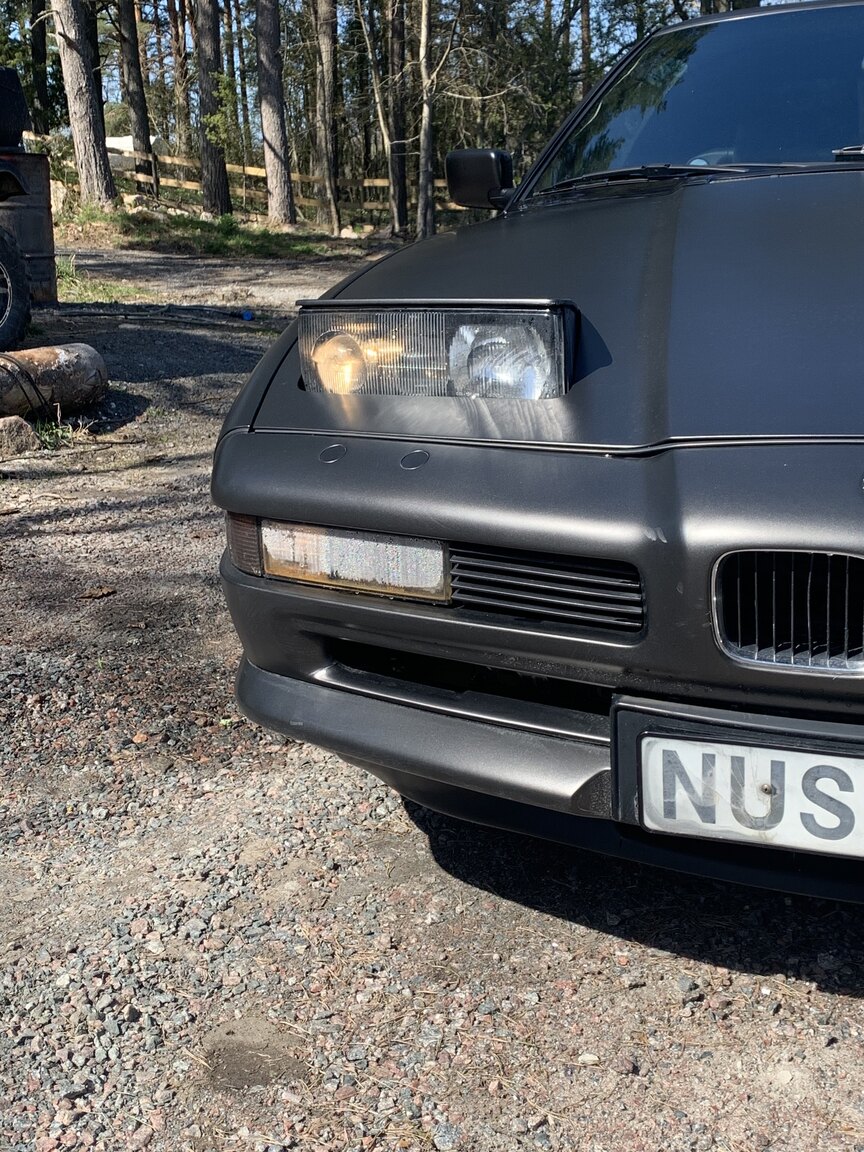 Exterior image of 1995 BMW 840i (38)