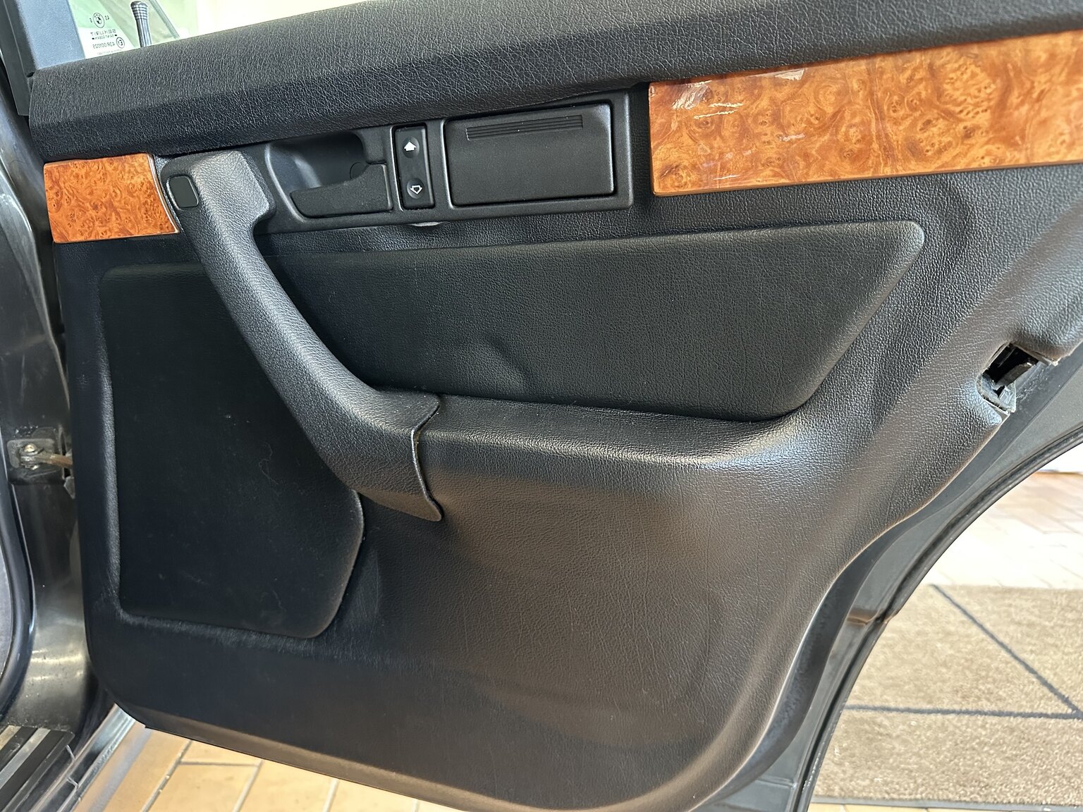 Interior image of 1991 ALPINA BMW ALPINA B10 BI-TURBO