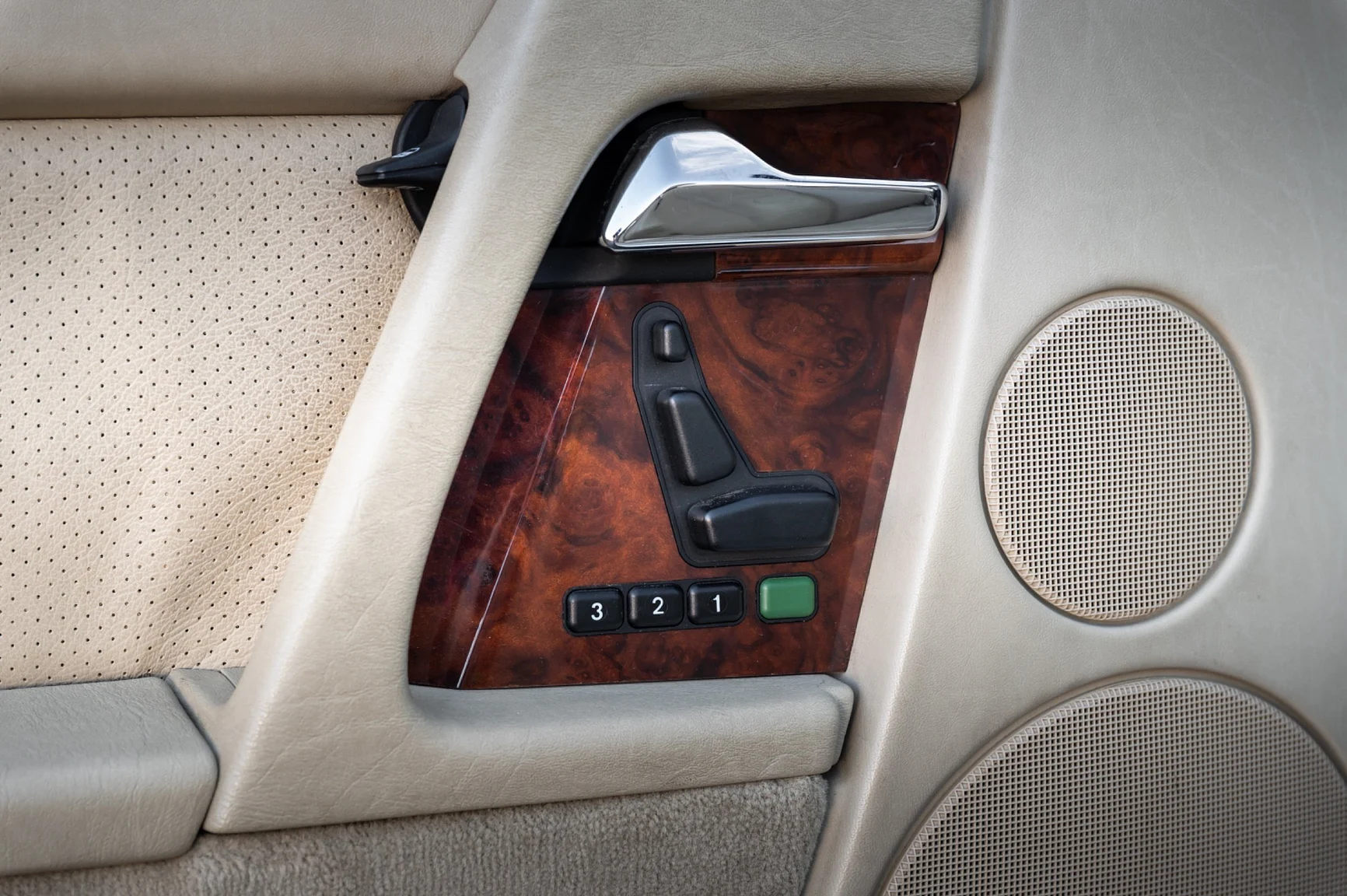 Innenraumfoto von 1991 Mercedes-Benz 500 SL (3)