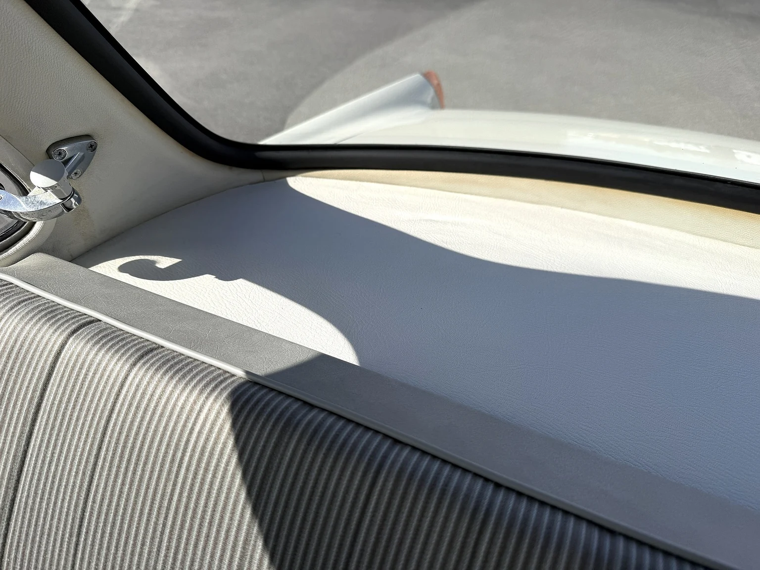 Innenraumfoto von 1965 Volkswagen 1500 Limousine 311 Notchback (50)