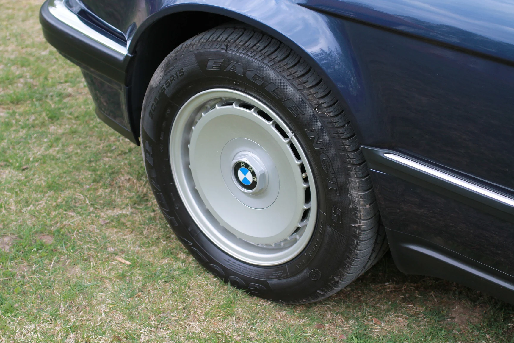 Exteriörbild på 1989 BMW 750iA (107)